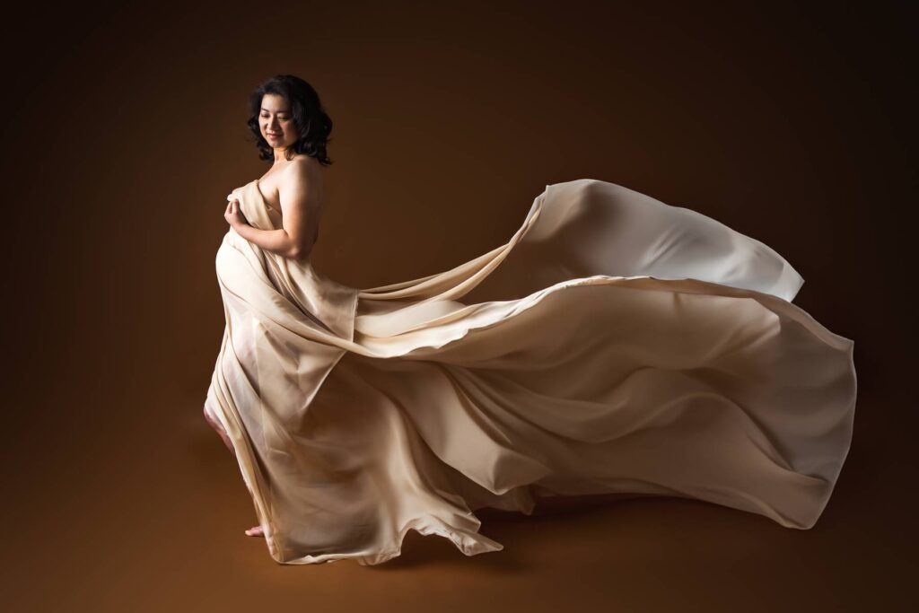 Woman posing for fine art nude maternity photoshoot